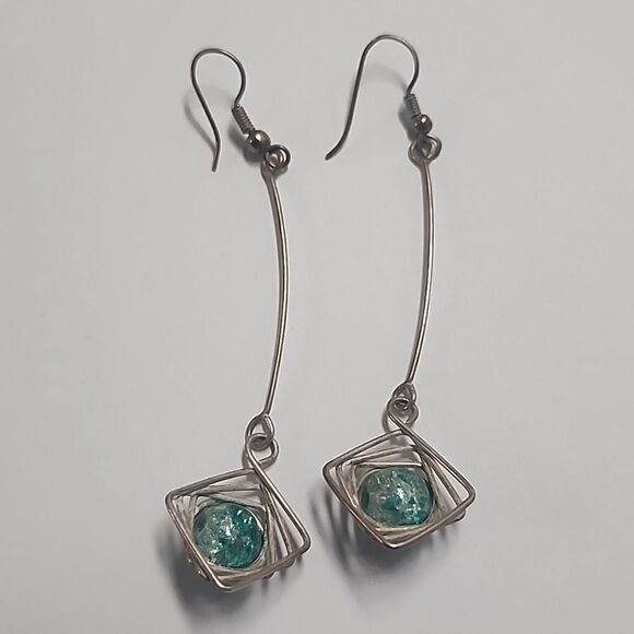 Unique Design Crackle Plastic Bead Center Silver Tone Drop Down Earrings Dangle - Picture 3 of 4